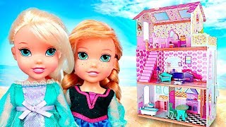 ❄️ ELSA AND ANNA Build Their NEW PALACE  Frozen Dolls [upl. by Cressida]