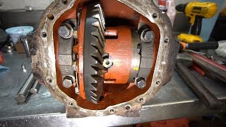 Dana 44 Carrier and Pinion Bearing Replacement Basics Jaguar XKE [upl. by Guido]