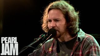 quotSocietyquot Live  Eddie Vedder ft Liam Finn  Water on the Road [upl. by Arret]